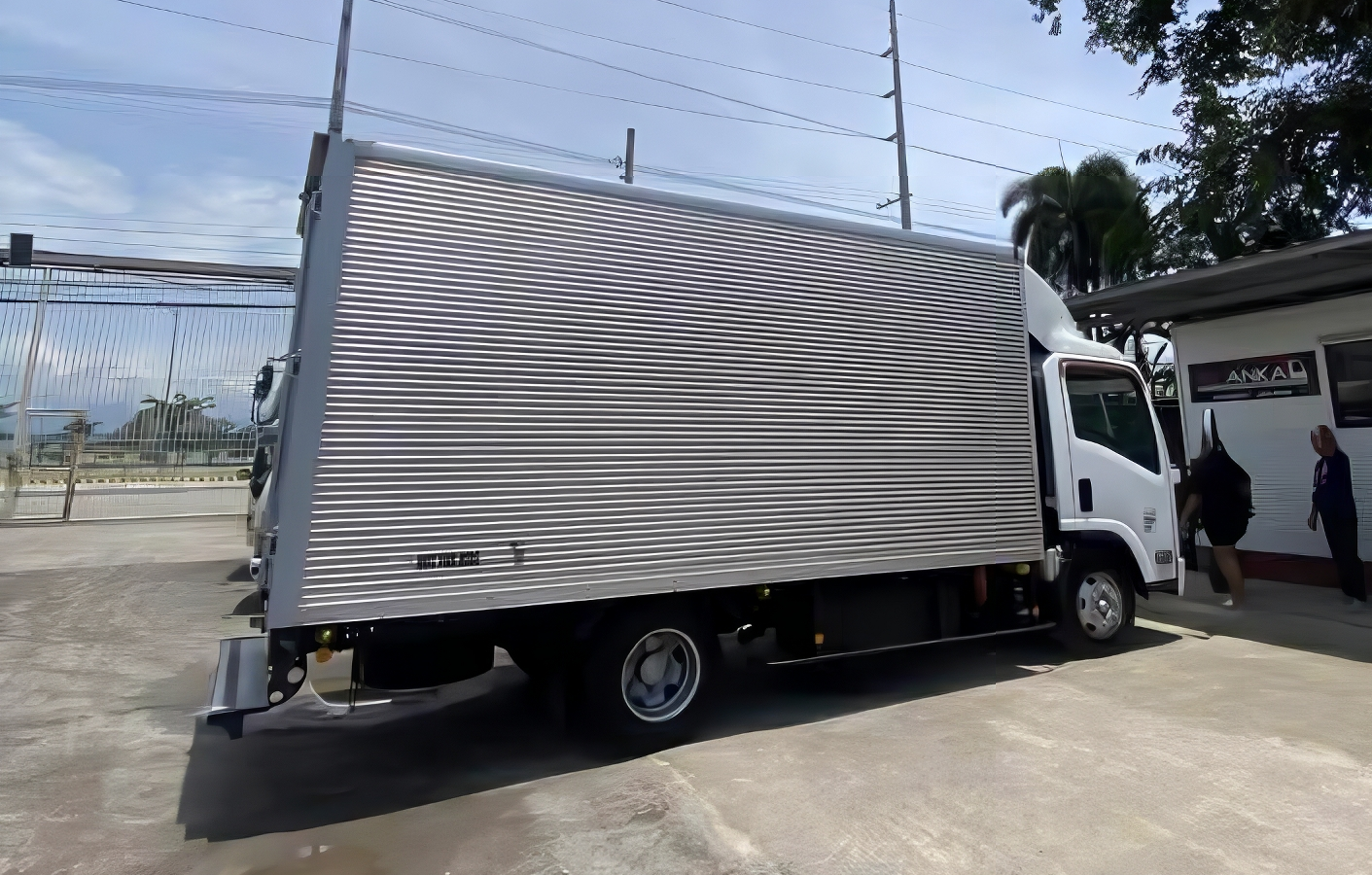 6-Wheeler Side View